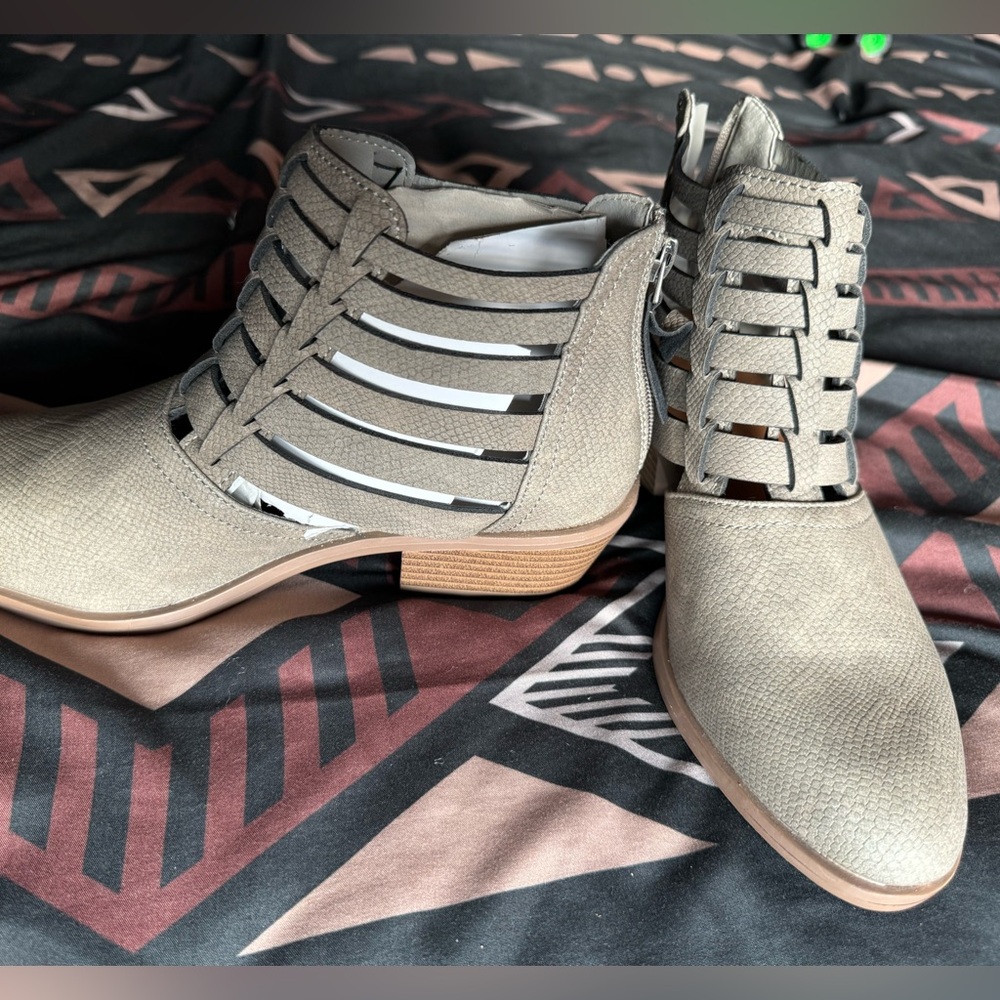 Maurice’s short bootie